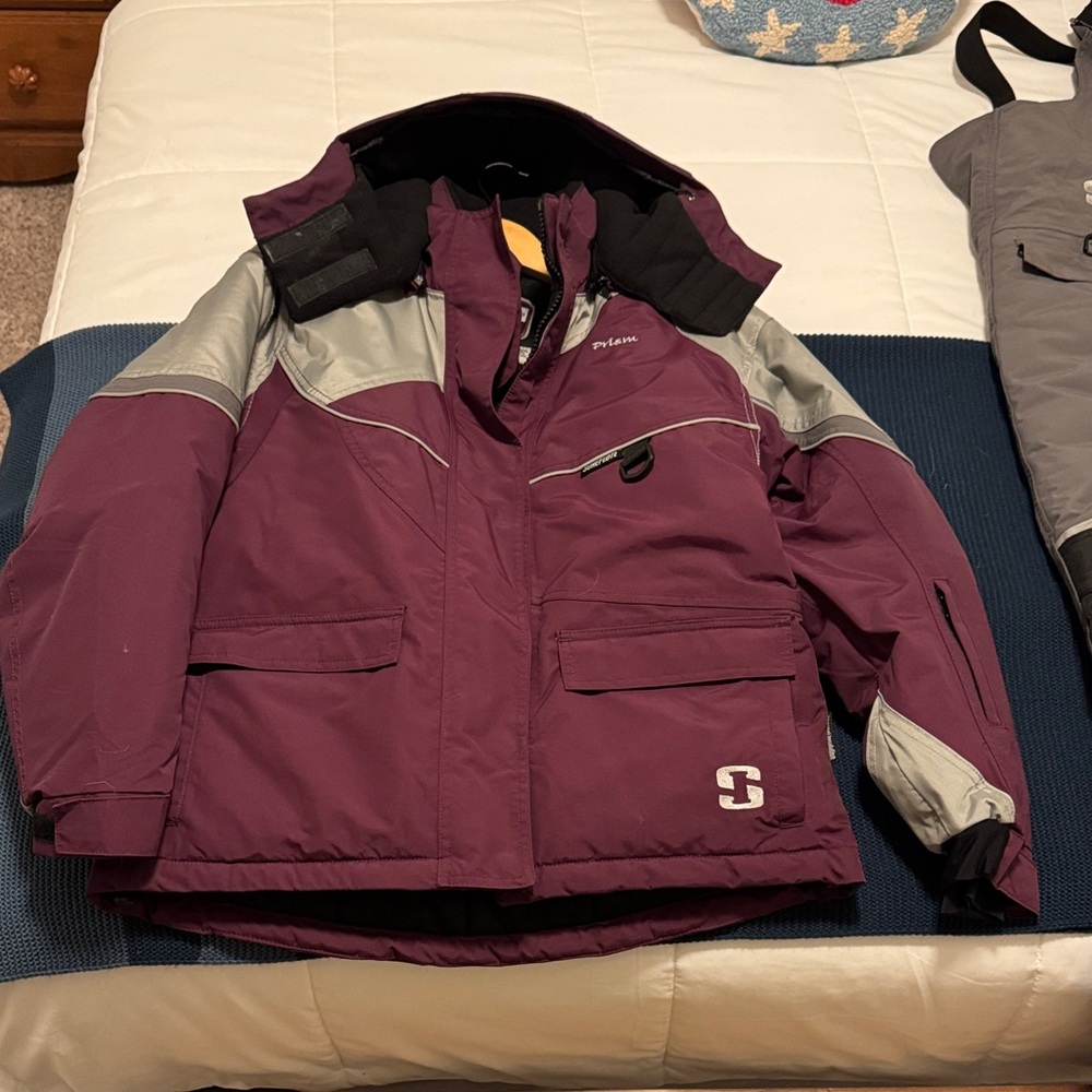 Striker Ice women’s flotation coat and flotation bibs excellent, size 6!